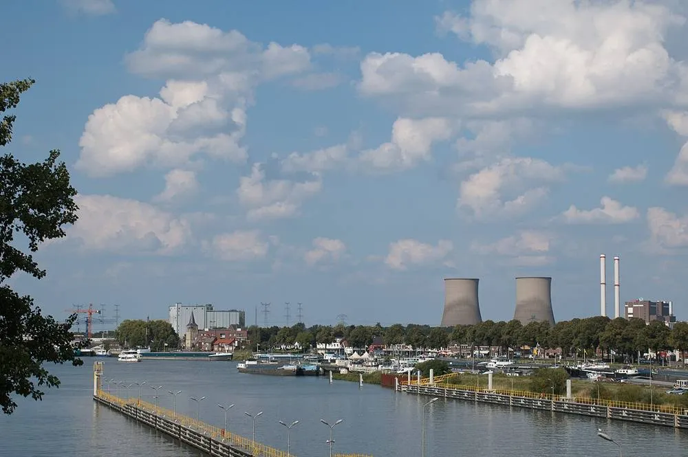 Maasbracht: Blick von der Schleuse aus über Maasbracht